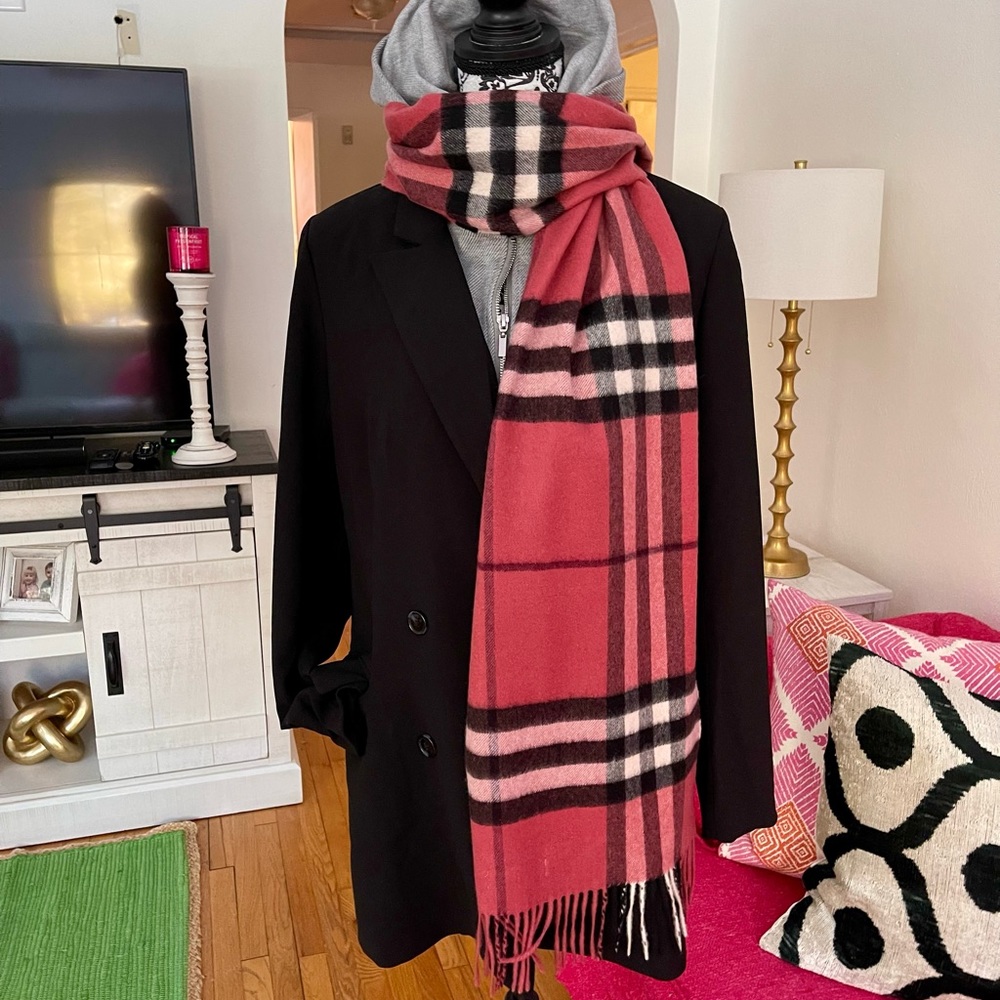 BURBERRY Authentic Cashmere Giant Check Fringe Scarf